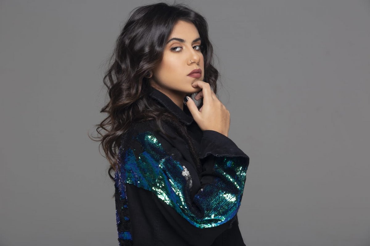 Clariana Fróes faz tributo a Amy Winehouse na capital baiana!