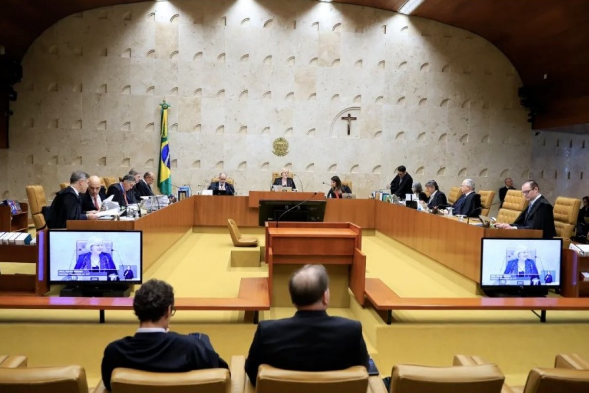 8 de janeiro: STF condena primeiro réu a 17 anos de prisão