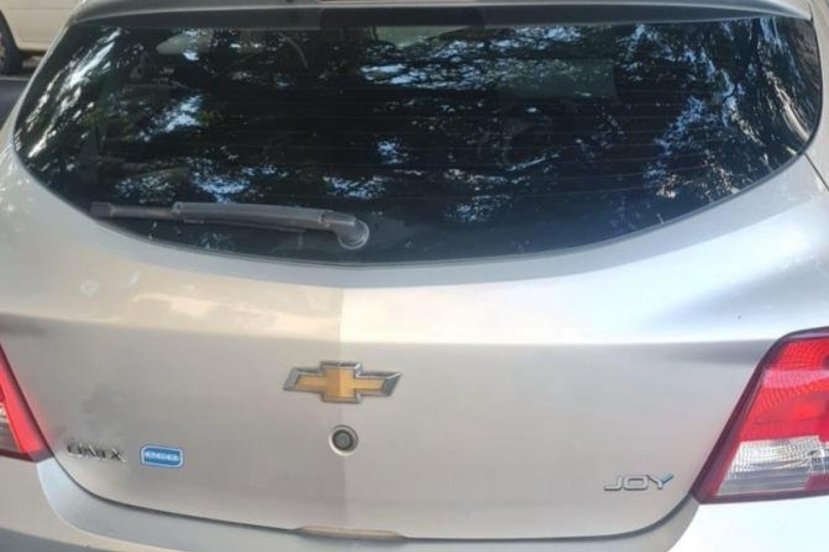 Homem é flagrado com carro roubado na Avenida Sete