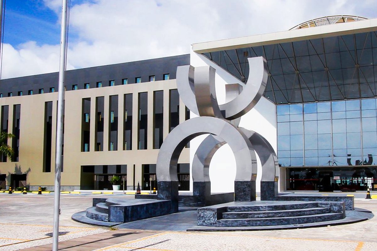 PF cumpre mandados de busca e apreensão contra advogados da 'Operação Faroeste', em Salvador