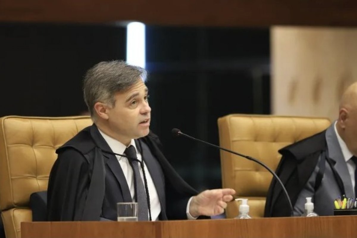 Vídeo: Mendonça e Alexandre de Moraes protagonizam bate-boca durante julgamento de réus do 8 de janeiro