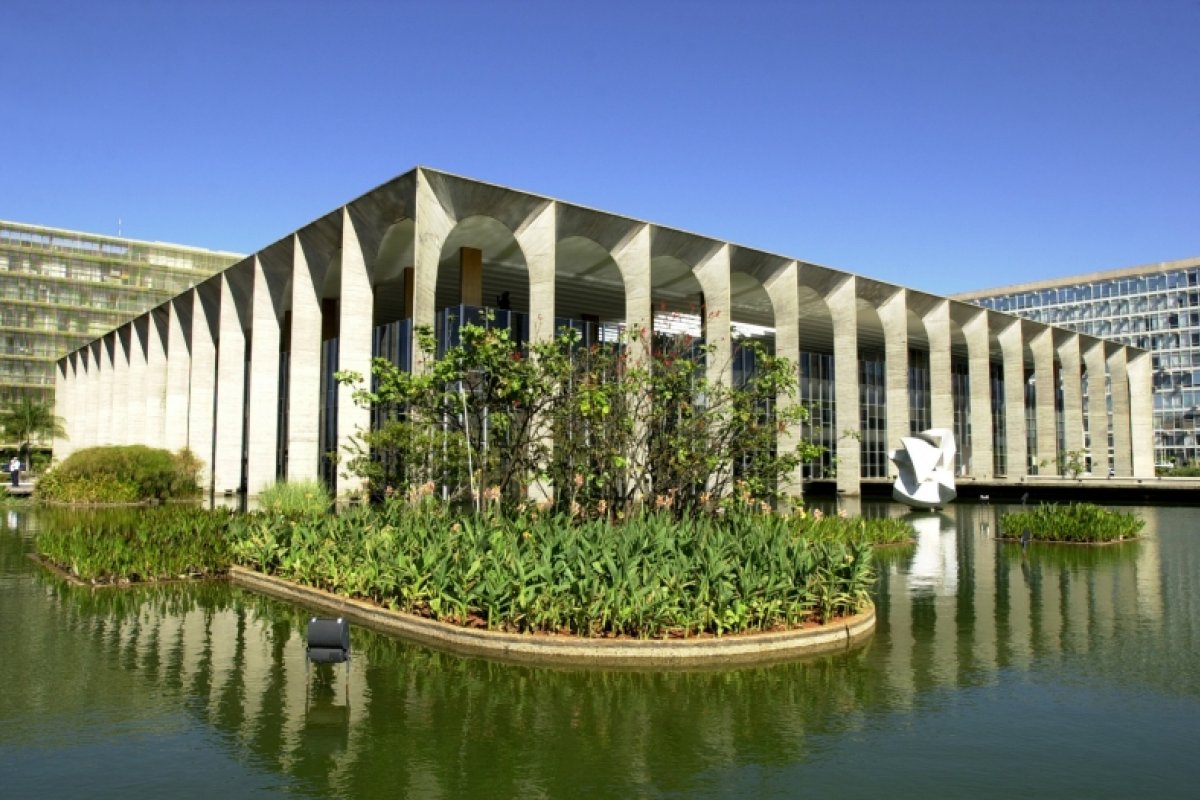 Itamaraty nega envolvimento do Brasil em ataque militar na Venezuela