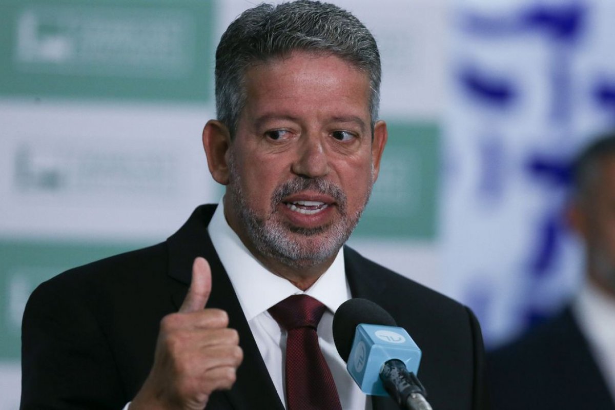 Arthur Lira busca entendimento com líderes para reserva de vagas de mulheres no legislativo