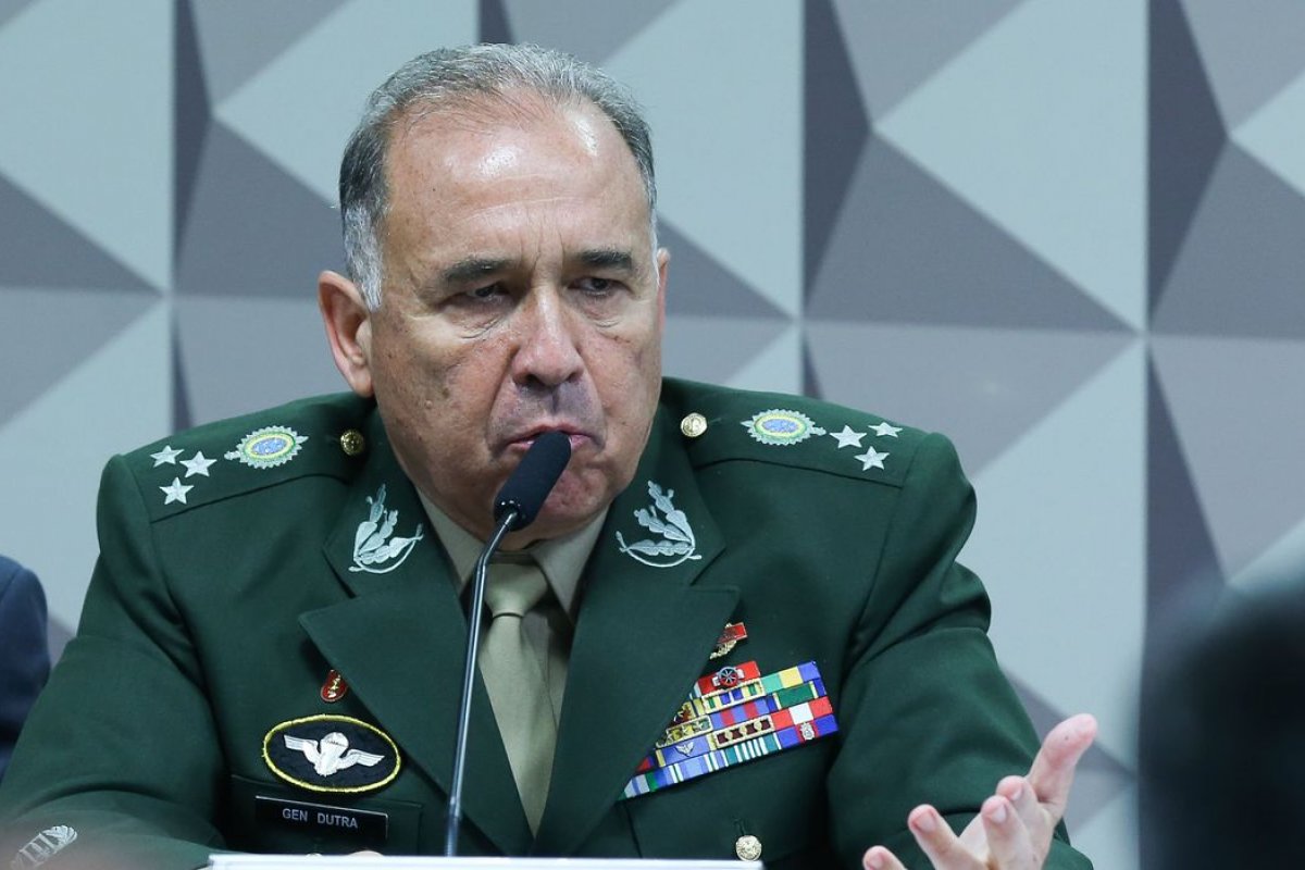 8/1: General Dutra nega omissão e esclarece atuação em Brasília