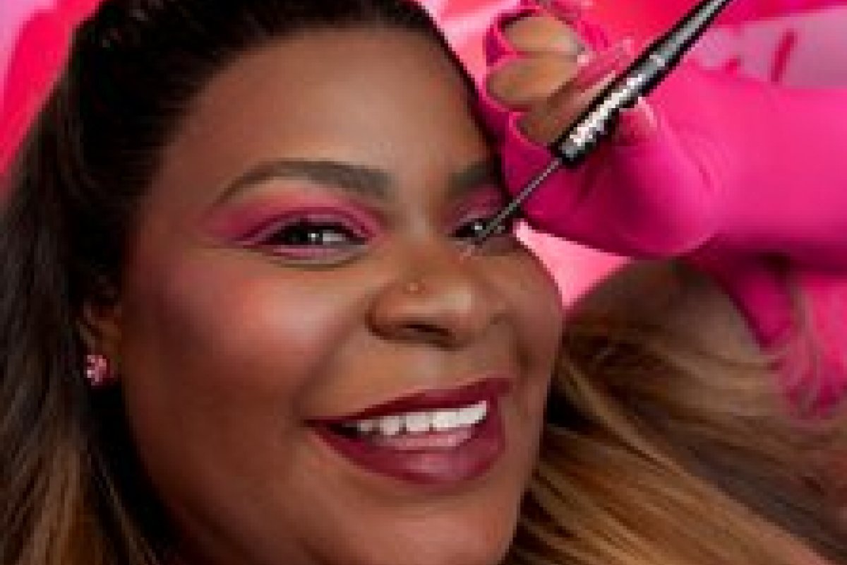Jojo Toddynho, Boo Unzueta e Brunna Gonçalves se jogam no rosa para arrasar com Viva La Pink de Avon!