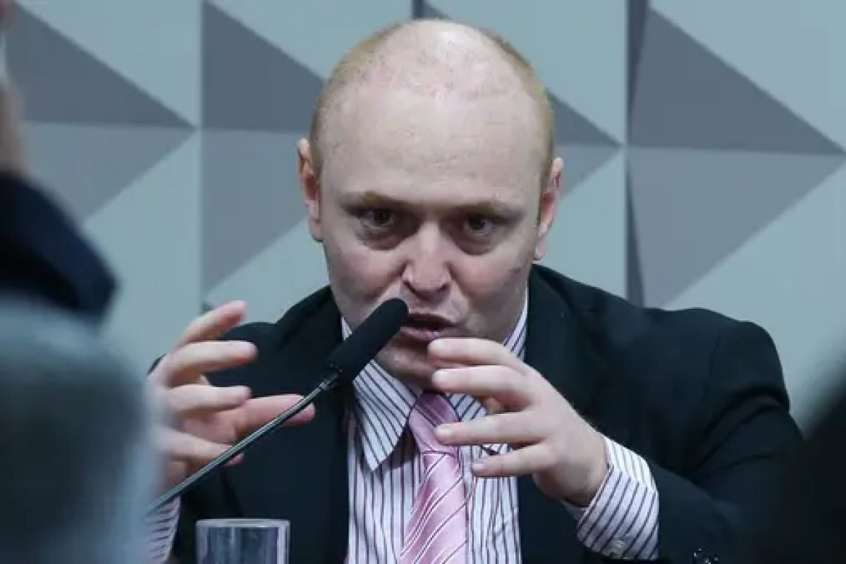 Delgatti acusa Zambelli de ser responsável por texto sobre falsa prisão de Moraes