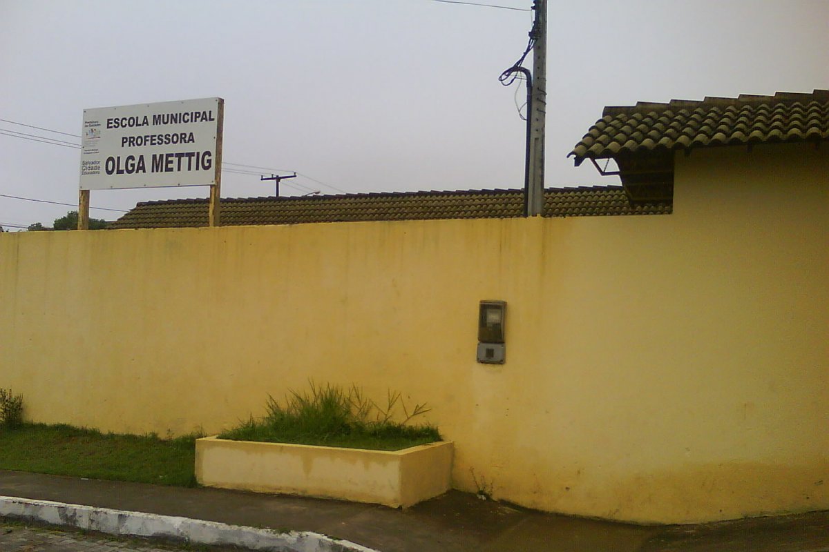 Quase 7 mil alunos da rede municipal estão sem aula após clima de guerra entre policiais e traficantes