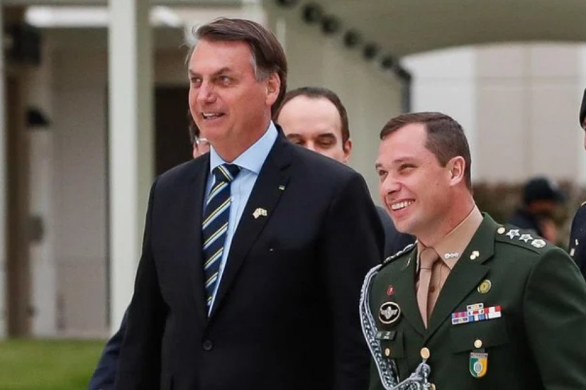 Relatora da CPMI pede acareação entre Mauro Cid e Bolsonaro