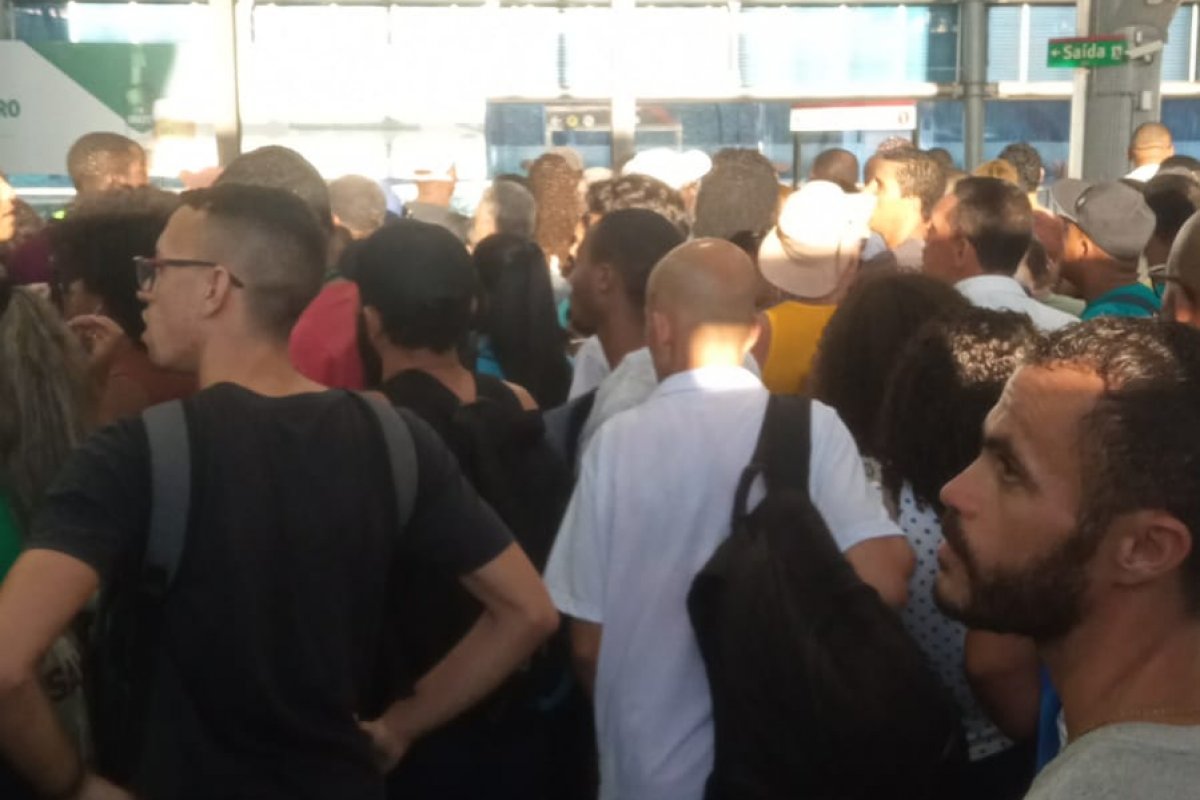 Metrô: trecho Imbuí e Rodoviária opera com lentidão nesta sexta-feira (15)