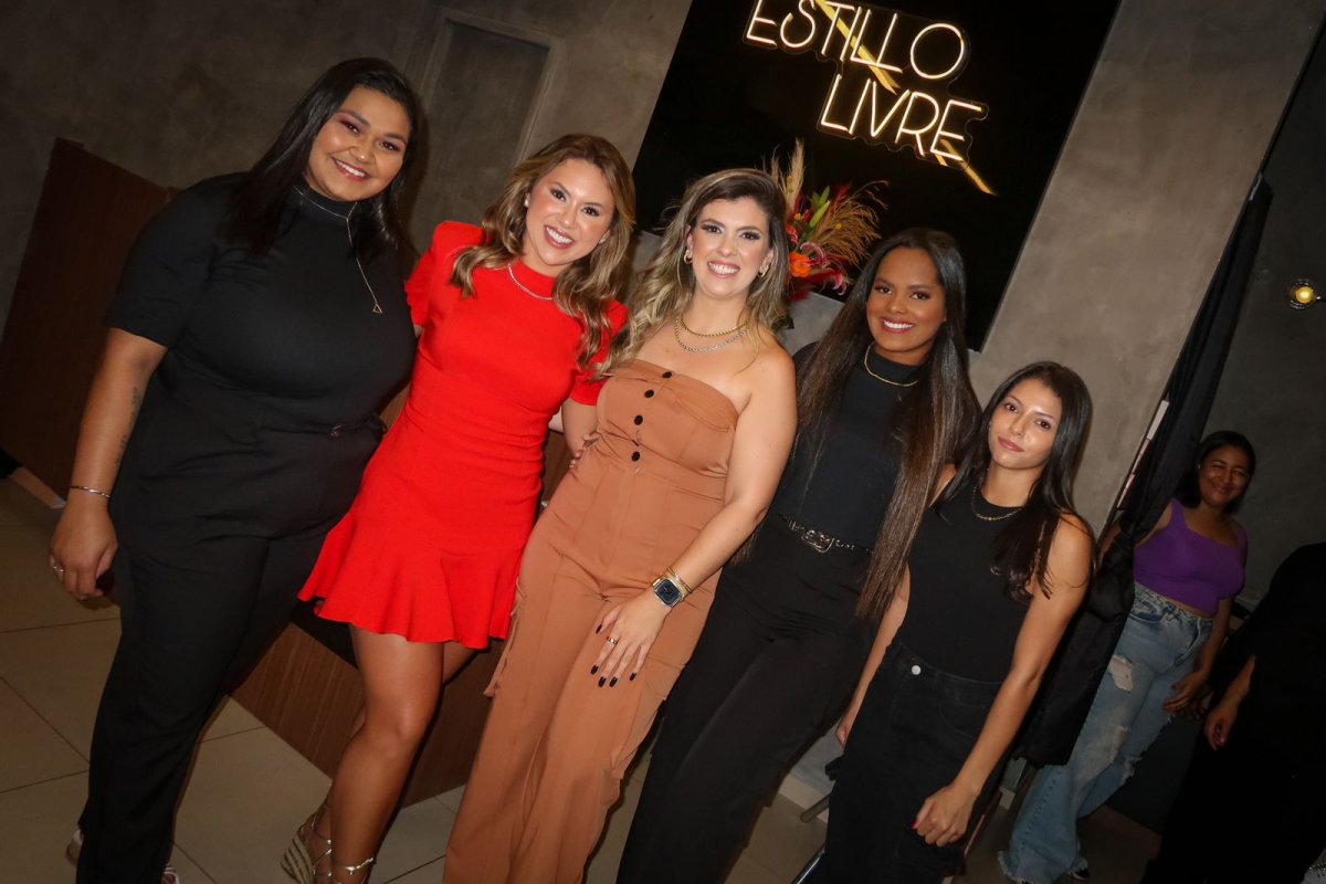 Natália Toscano prestigia lançamento da coleção verão de sua linha com a Lia Line, em São João Del Rey, MG!