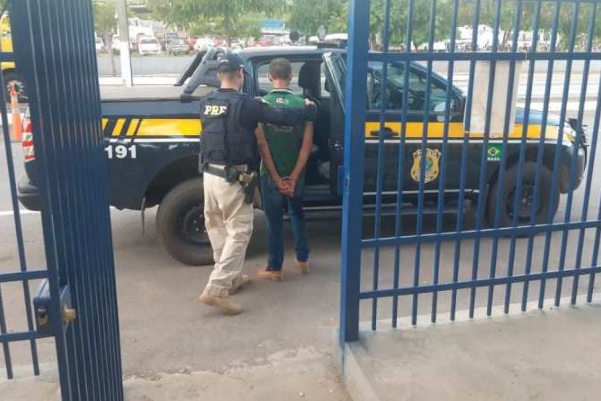 Motorista embriagado é preso em flagrante após provocar acidente em rodovia da Bahia