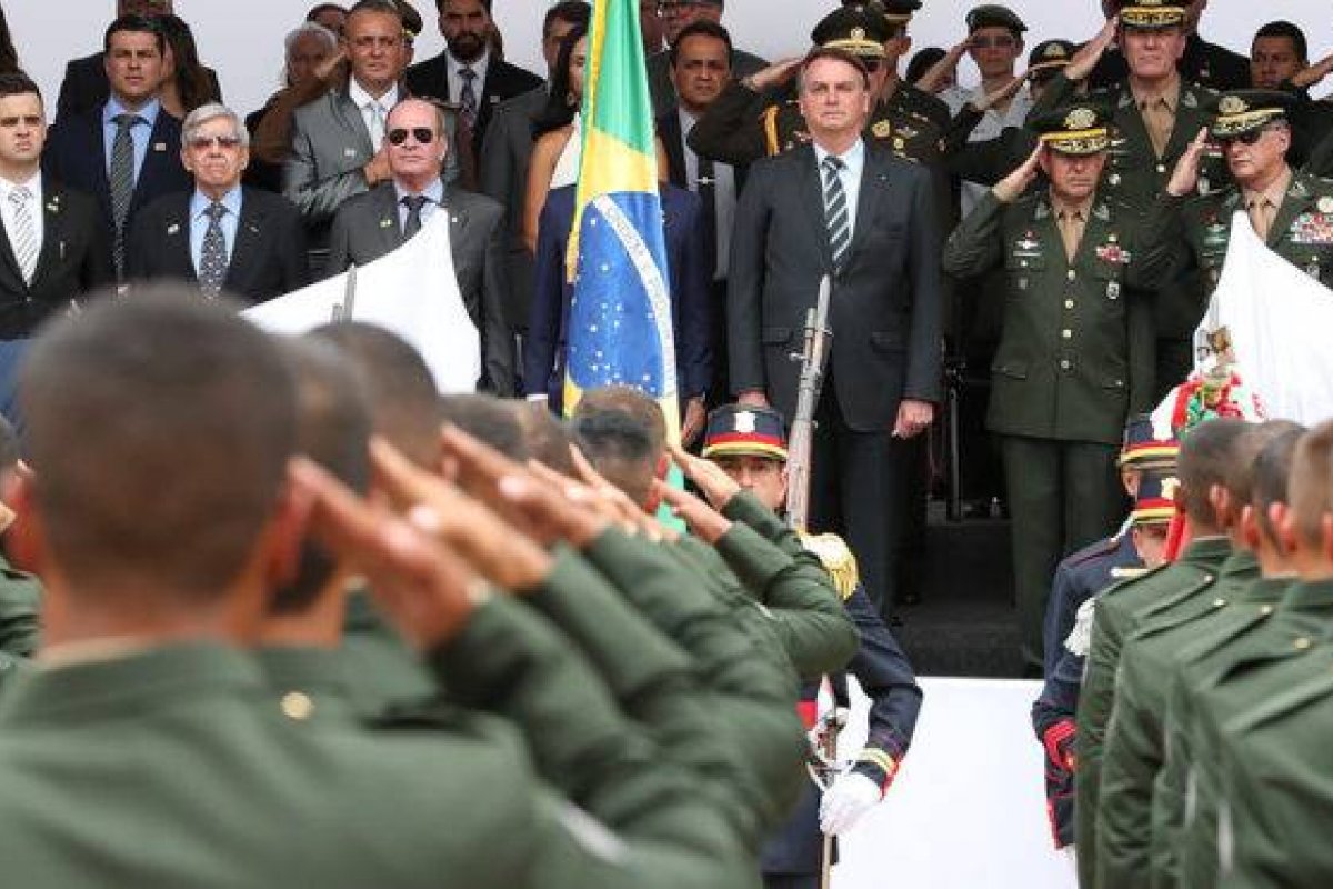 Datafolha: 61% dos eleitores brasileiros entrevistados acreditam que militares se envolveram em irregularidades no governo Bolsonaro