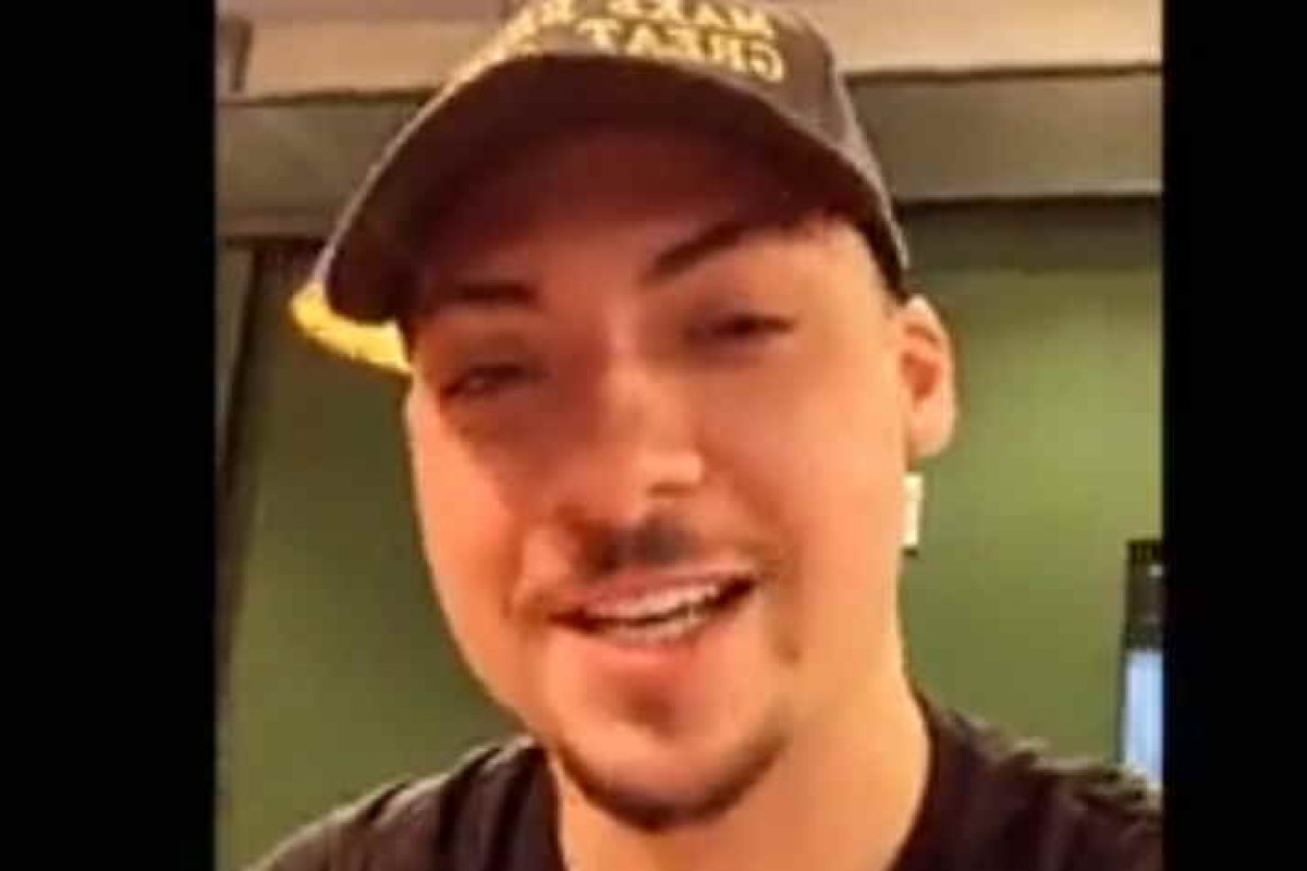 Babado! Filho de Bolsonaro faz declaração após ex-assessor dizer que teve relação amorosa com ele