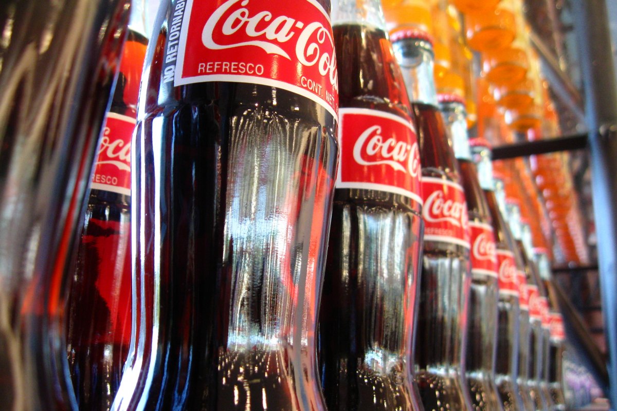Coca-Cola é eleita a maior poluidora de plástico do mundo, diz relatório