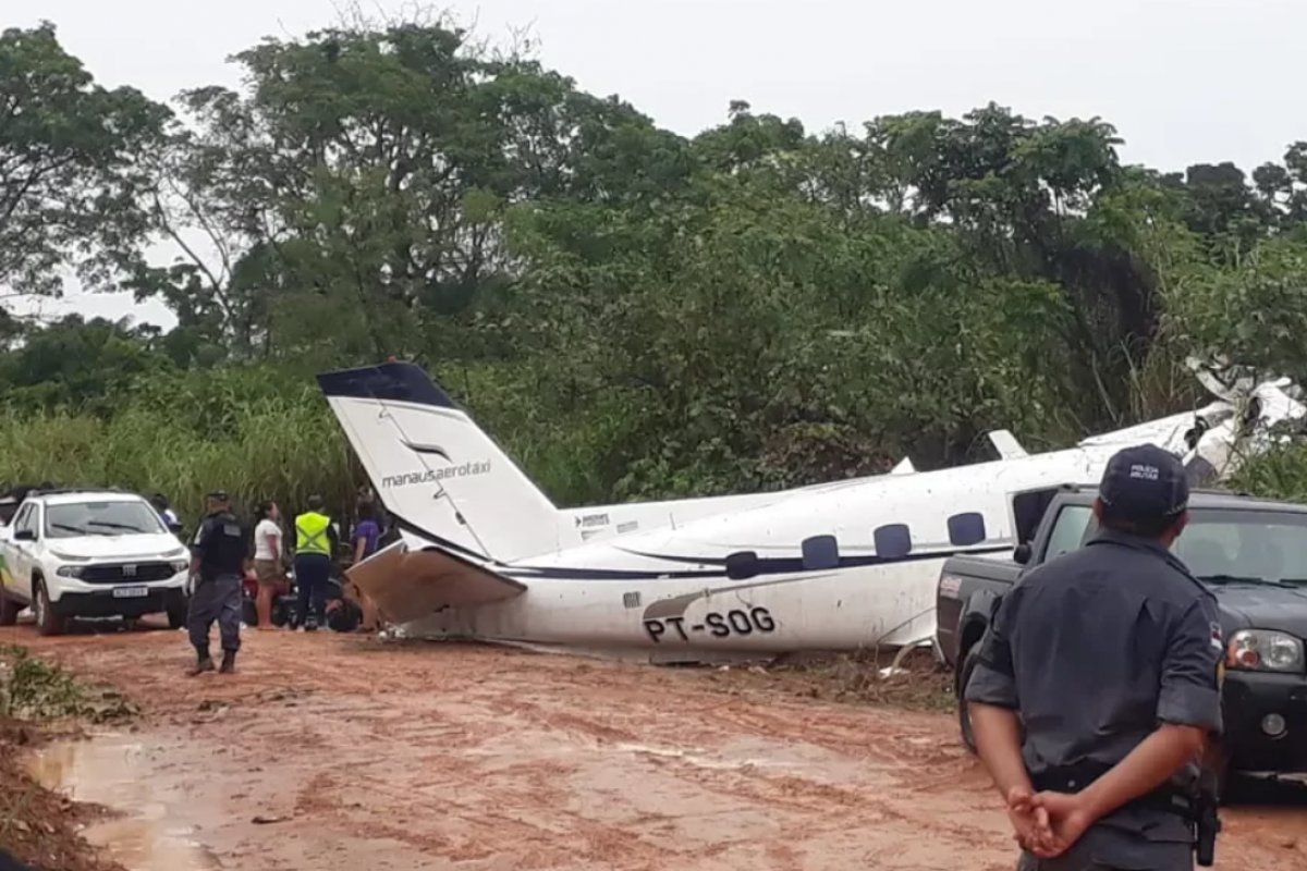 Vídeo: avião cai no interior do Amazonas e deixa 14 mortos