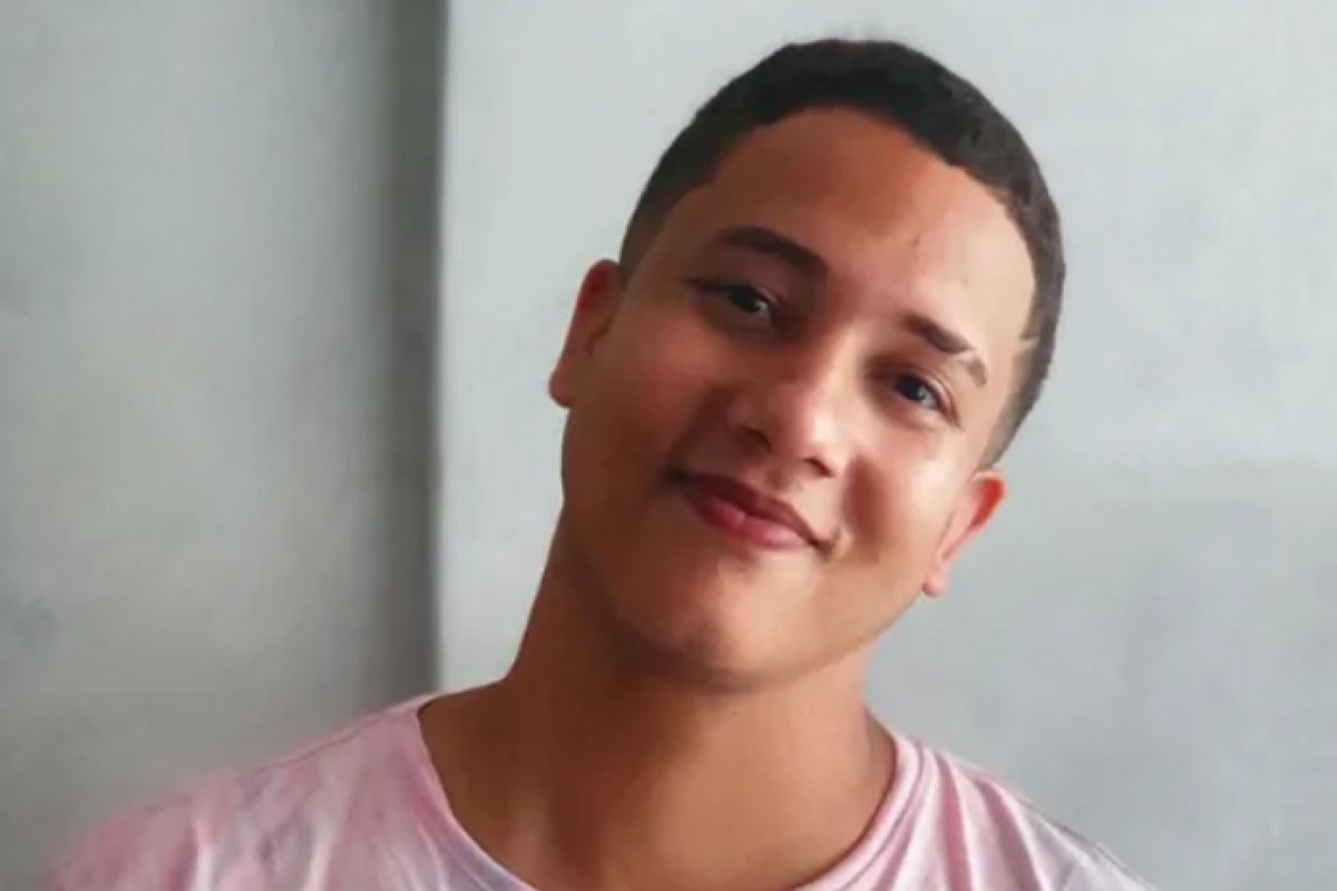 Jovem baiano que sofreu parada cardiorrespiratória na Europa é enterrado em Santo Antônio de Jesus