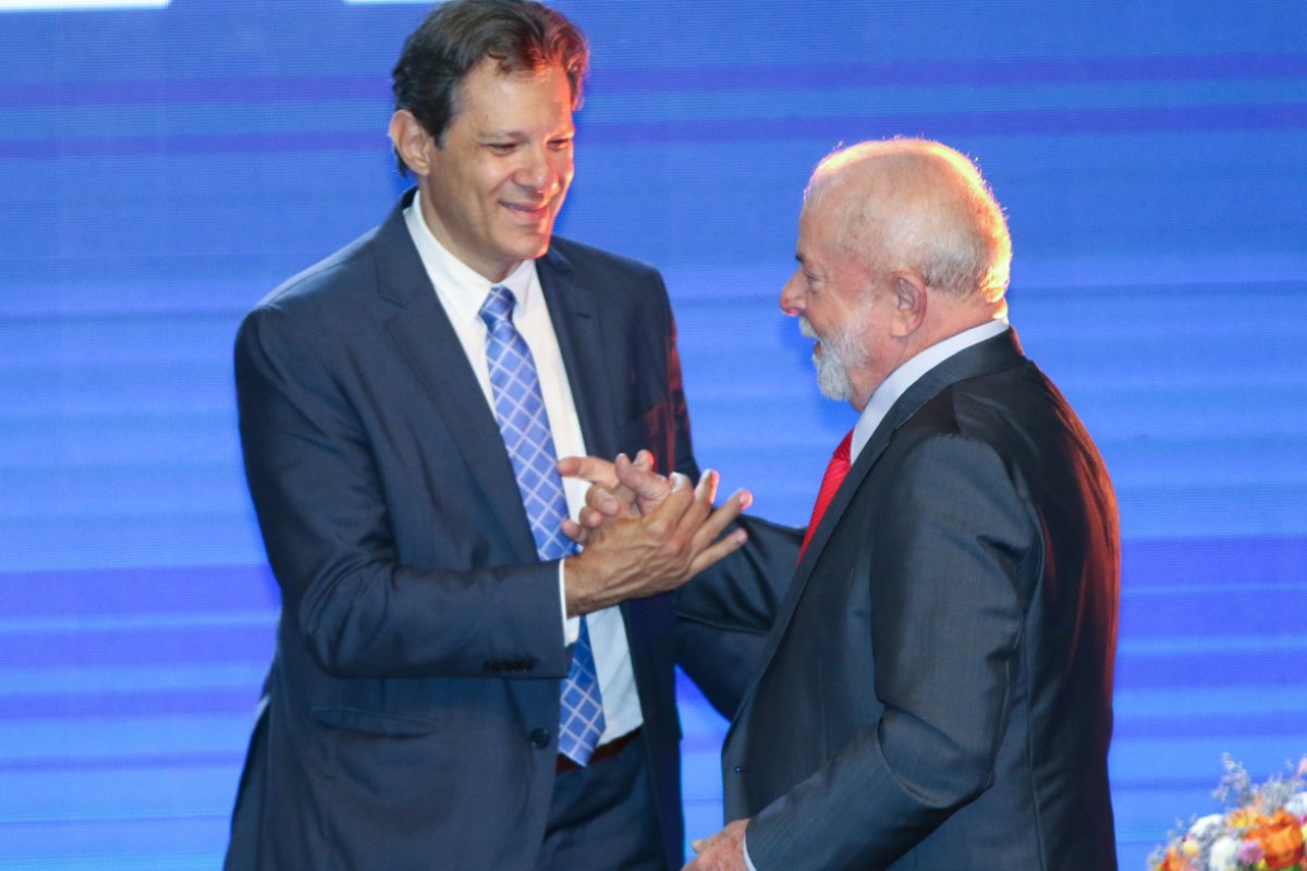 Cai para 66% o percentual de eleitores de Lula otimistas com a economia, segundo Datafolha