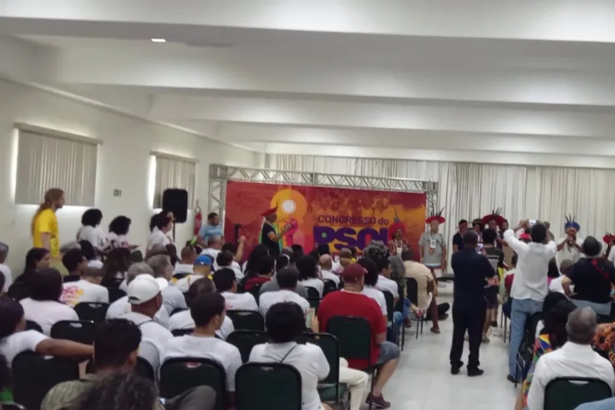 PSOL anuncia saída da base de Jerônimo durante assembleia