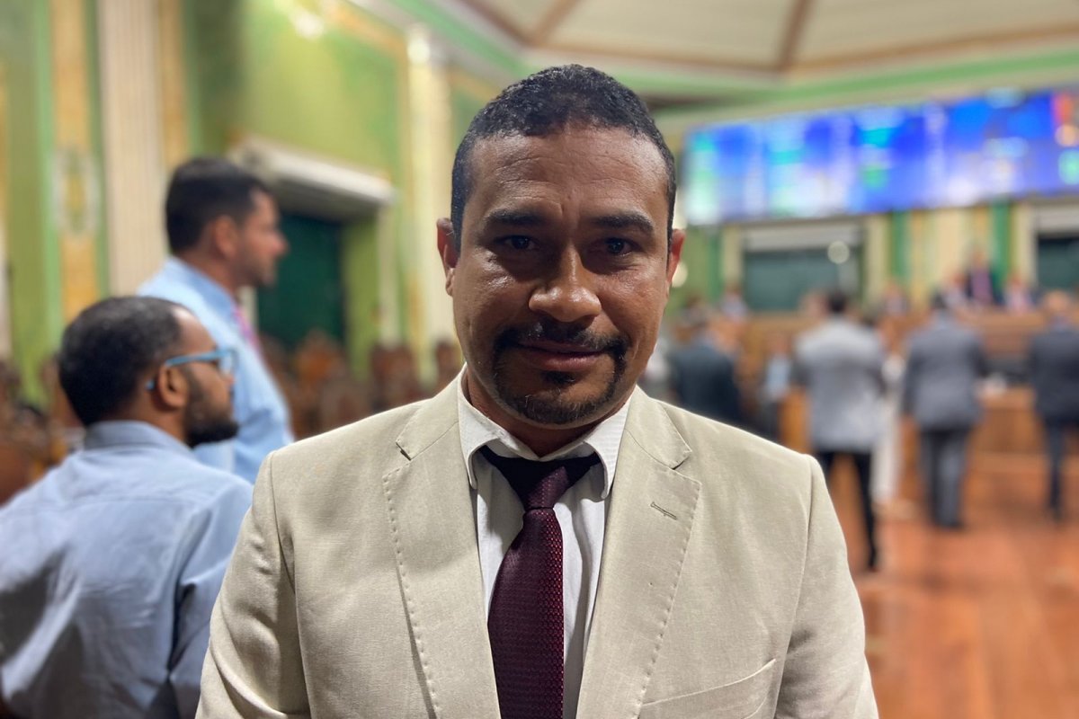 Sem ônibus em Valéria: Tiago Ferreira acusa prefeitura de fazer jogo político