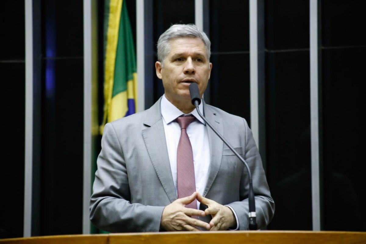 Ministro Paulo Teixeira vem a Salvador para lançamento de ação e comenta CPI do MST nesta segunda-feira (18)
