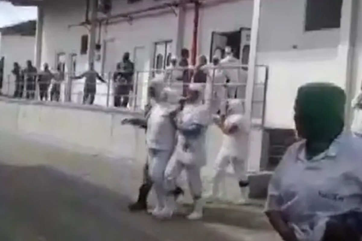 Funcionários são hospitalizados após inalarem gás em frigorífico em Eunápolis; Sesab e MPT investigam