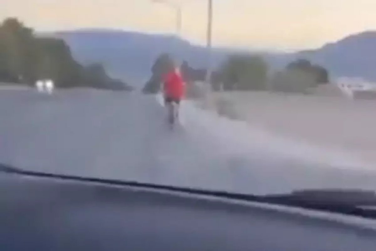 Vídeo: jovens roubam carro e matam ciclista propositalmente nos EUA; veja vídeo