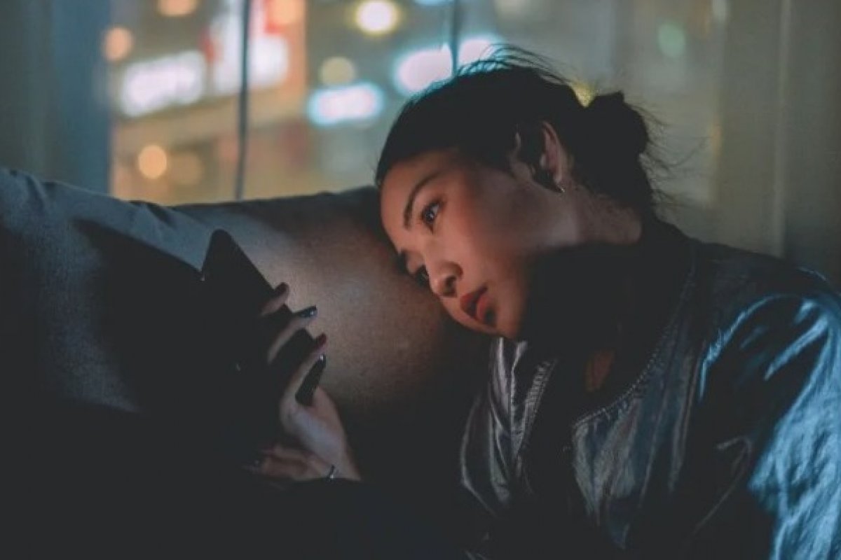 'Dexting': relacionamentos por mensagens de texto podem ser prejudicial à saúde, diz especialista