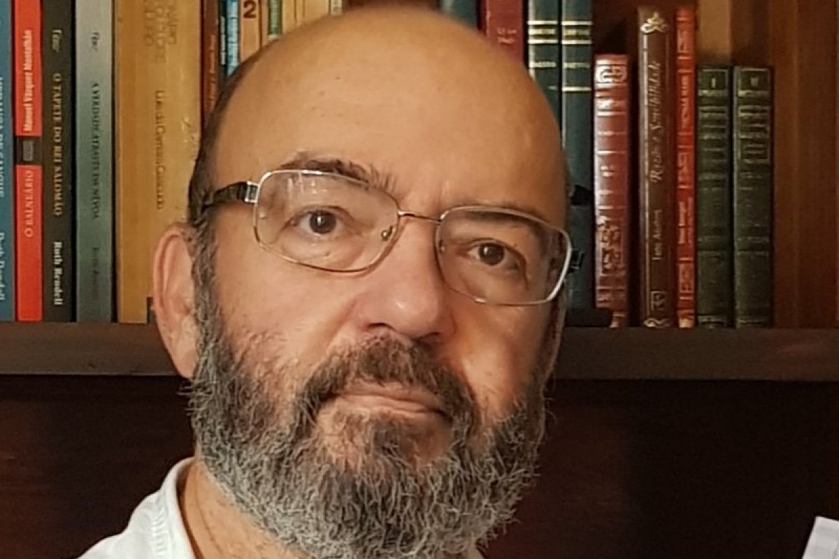 Escritor baiano lança o livro  'Confraria dos Afogados,'  na capital baiana!