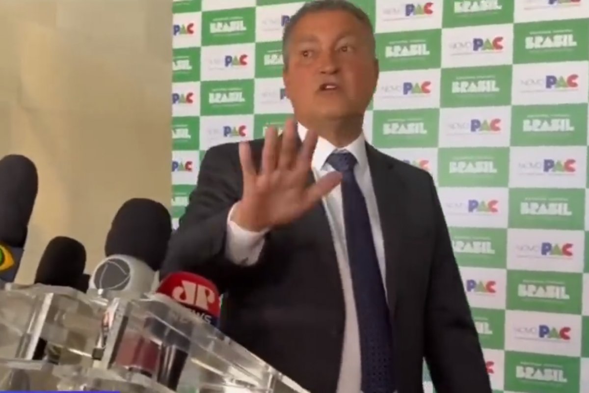 Vídeo: ministro Rui Costa se nega a responder sobre violência na Bahia