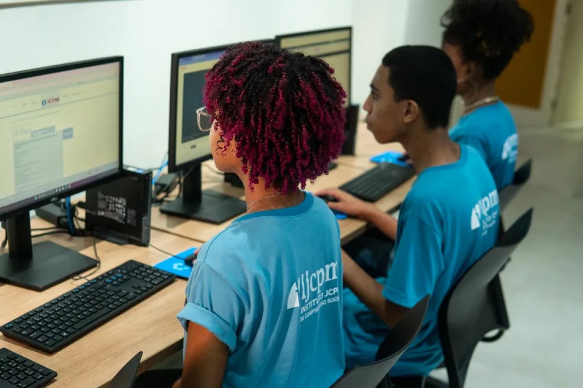 Curso de comunicação e informática exclusivo para público LGBTQIA+ é aberto em Salvador