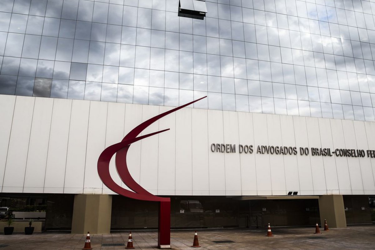 OAB contesta STF e pede julgamento de réus do 8/1 em plenário presencial