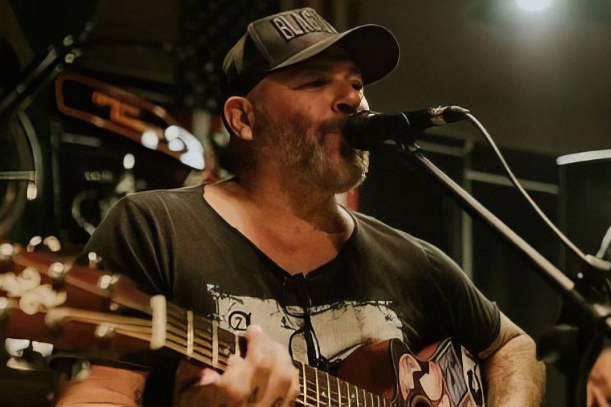 Mingau, baixista do Ultraje a Rigor, acordou e abriu os olhos, informa hospital