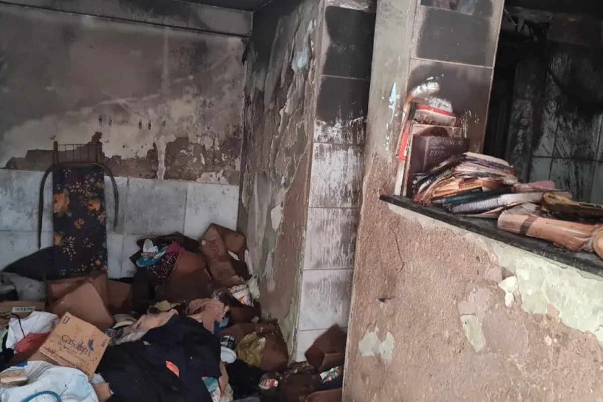 Mulher morre após casa pegar fogo em Salvador