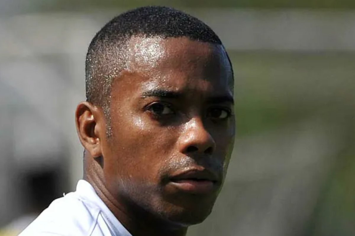 STJ nega novo recurso de Robinho para cópia traduzida do processo italiano