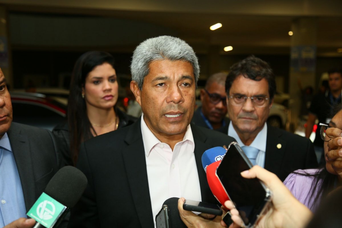 "Nossos números de 2023 caíram e estão caindo em relação ao semestre passado", afirma Jerônimo sobre violência na Bahia