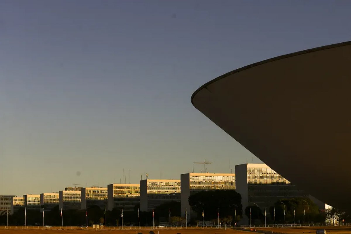 Governo federal vai propor aumento das cotas raciais, de 20% para 30%, e metade para mulheres negras