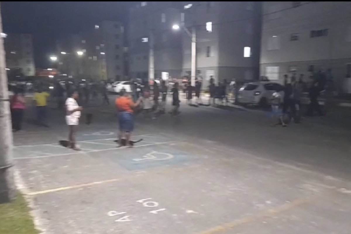 Vídeo: suspeitos armados fazem criança refém em Lauro de Freitas