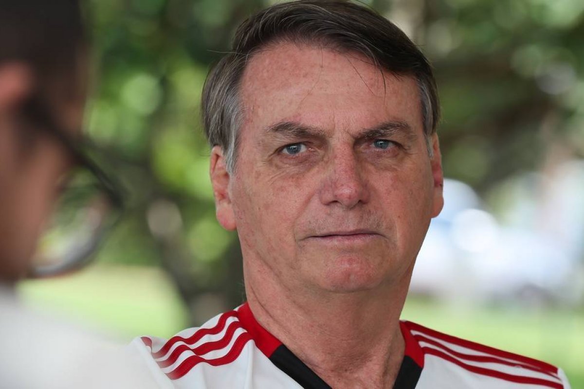Bolsonaro sofre acidente e vai parar no hospital