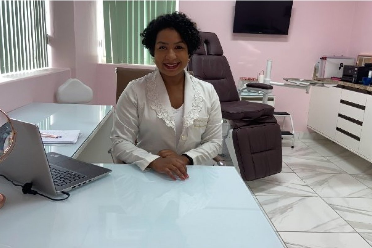 Biomédica explica que fatores emocionais e psicológicos podem desencadear problemas de pele em pessoas negras!