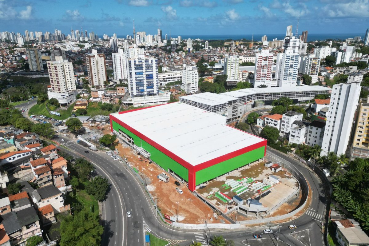 Ferreira Costa comemora 15 anos na Bahia!