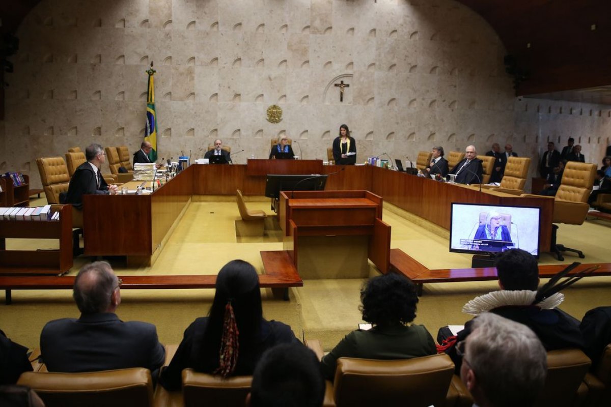 Após pedido de vista de Weber, STF retoma julgamento que pode estabelecer 120 dias de licença-paternidade