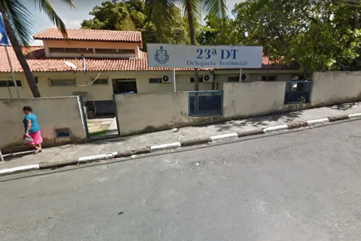 Corretora é encontrada morta enrolada em tapete, em Lauro de Freitas