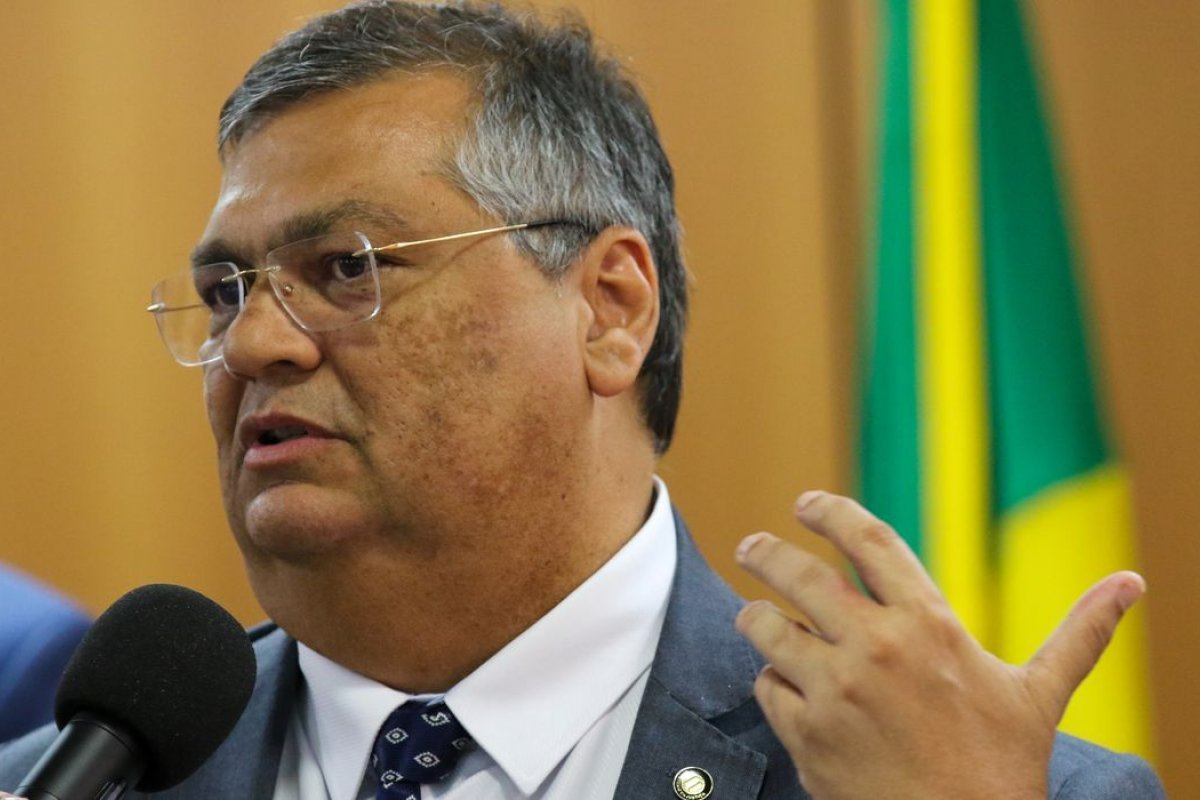 Dino diz que delação de Mauro Cid é impactante