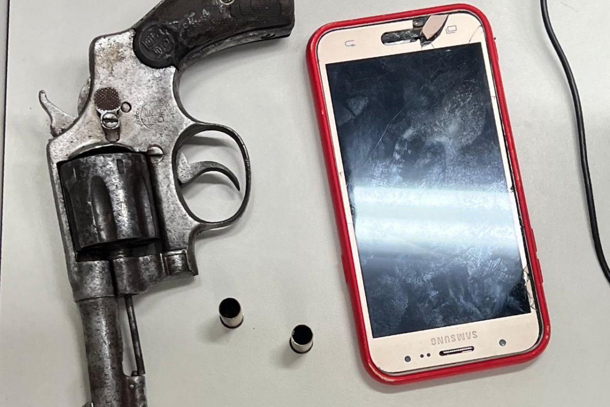 PMs trocam tiros com homens armados em Paripe e apreendem uma arma