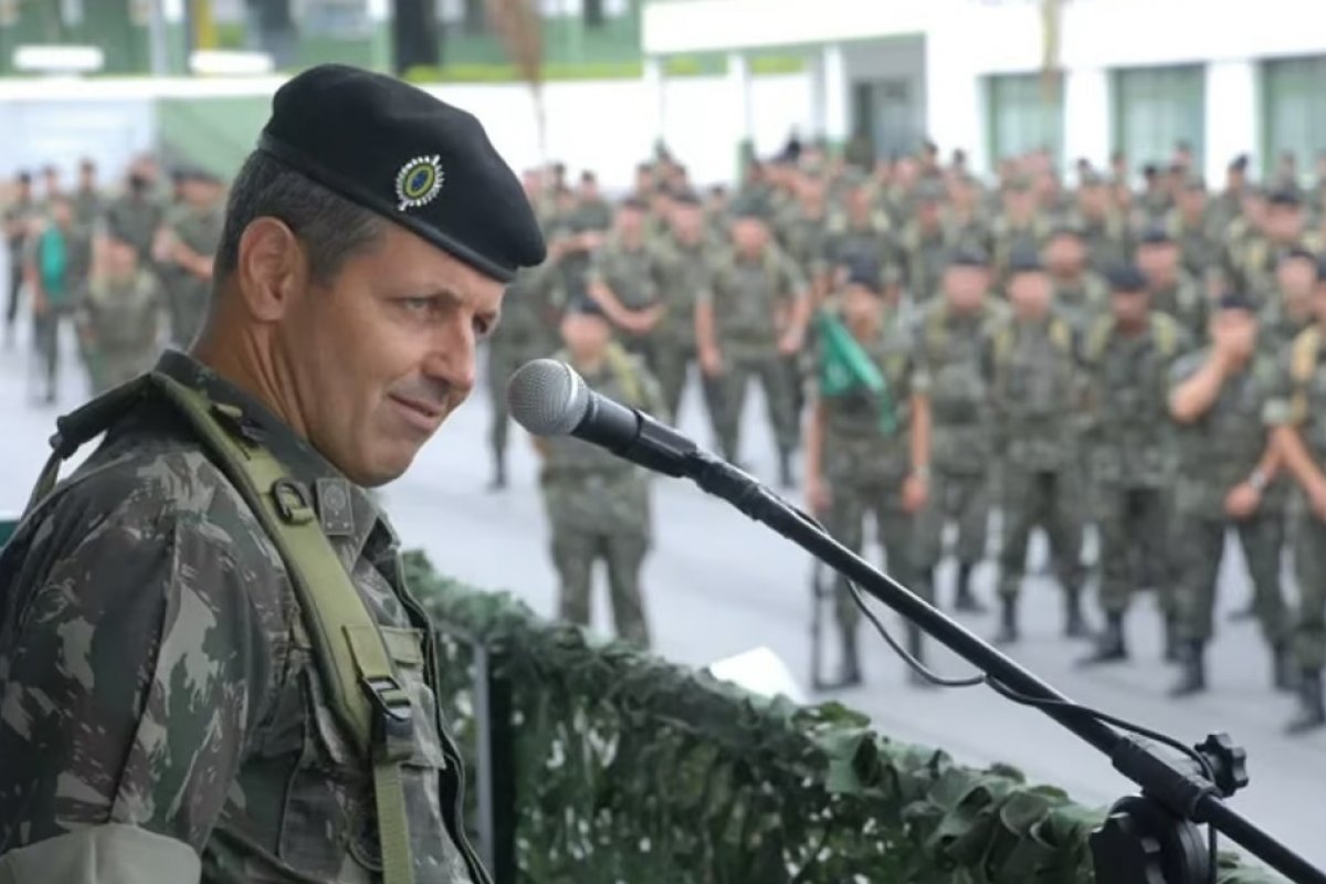 Comandante do Exército afirma que a Força Militar cumpriu sua obrigação ao rejeitar golpe de Estado