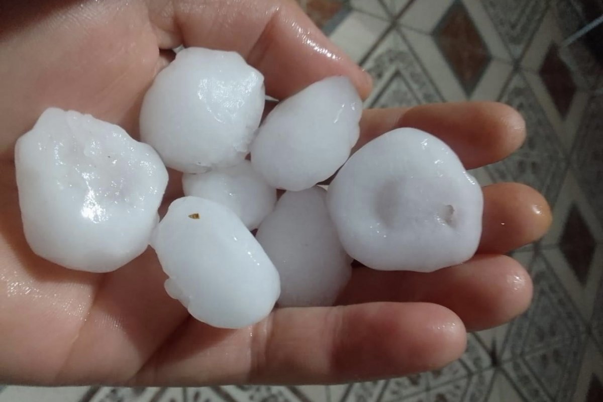Vídeo: temporal de granizo atinge cidade do Rio Grande do Sul