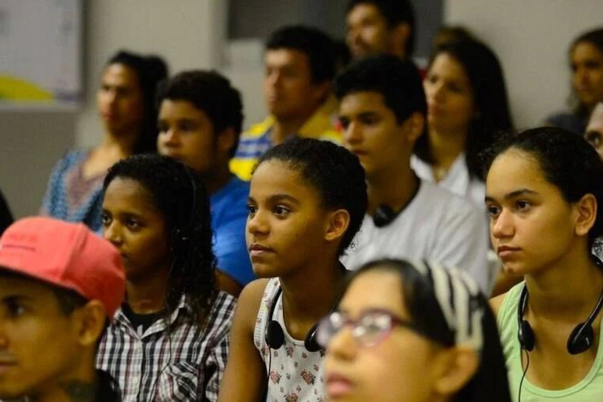 Cerca de 34 milhões de brasileiros têm baixa renda, diz pesquisa