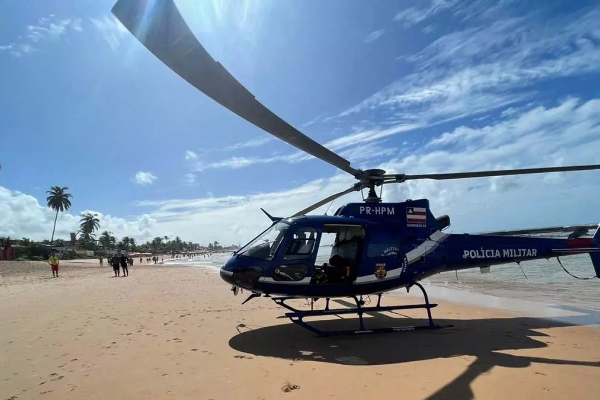 Vídeo: Quatro pessoas são salvas após afogamento na Praia de Jauá