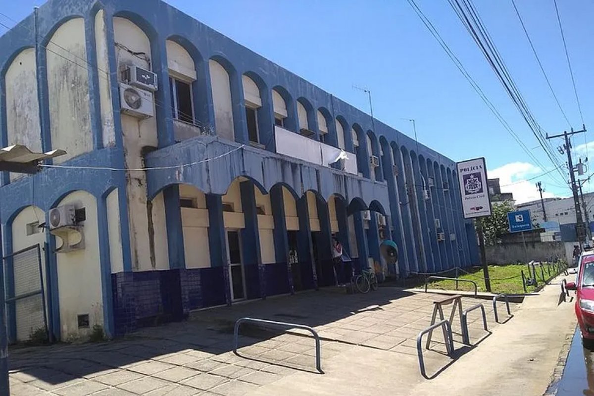 Mulher se joga de 3ª andar após ver amigo usar arma de fogo para ameaçar namorada, em Ilhéus