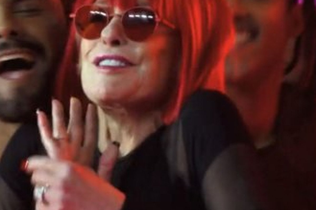 Ana Maria Braga homenageia Rita Lee e Carmem Miranda na Batalha de Lip Sync!